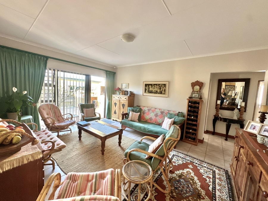 4 Bedroom Property for Sale in Fraaiuitsig Western Cape